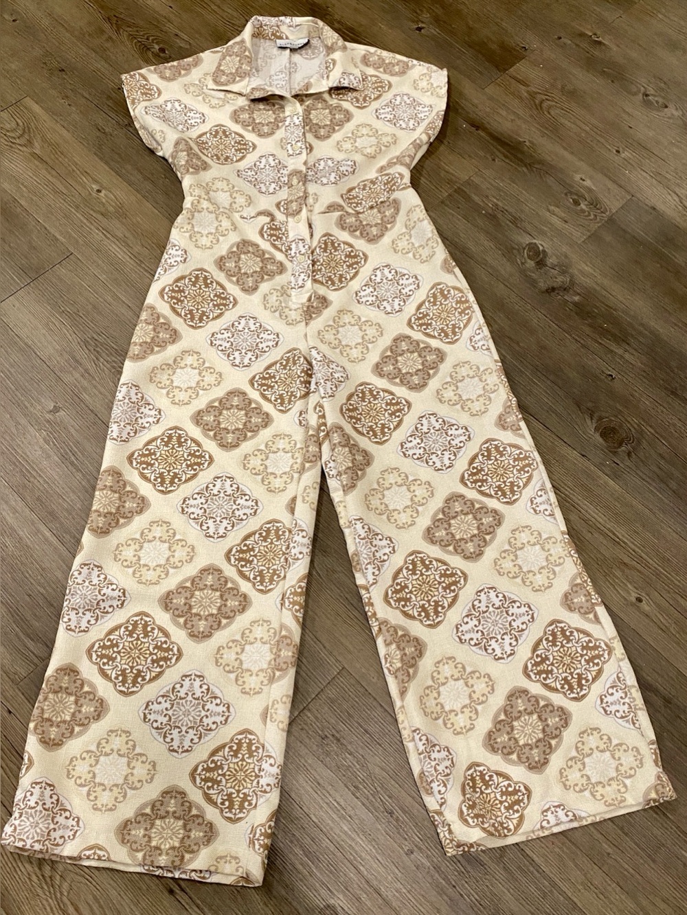 Alex & Parker Cream and Tan Tile-Print Wide-Leg Jumpsuit